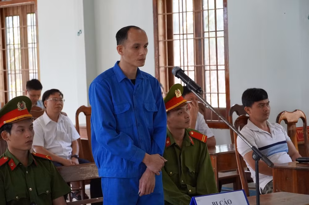kon tum thanh nien van chuyen thue gan 1kg ma tuy de lay 10 trieu tien cong hinh 1