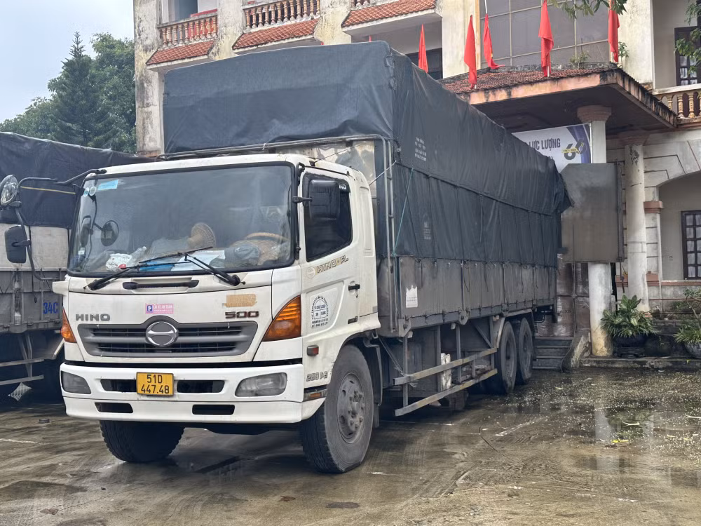quang binh gan 1000 chai ruou ngoai nghi nhap lau bi phat hien hinh 1