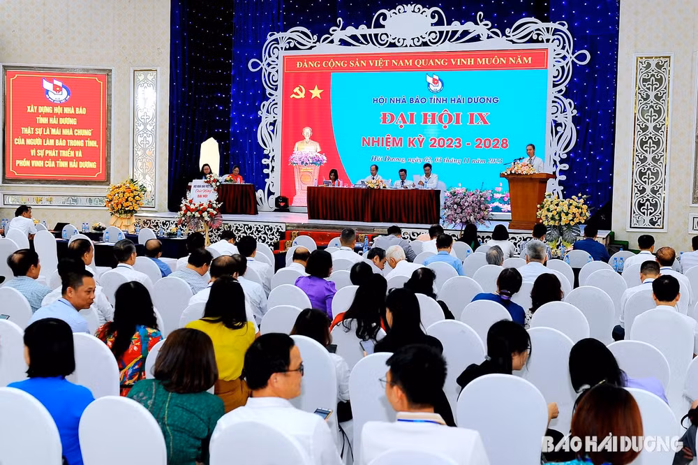 dong chi vu van uy duoc bau giu chuc chu tich hoi nha bao tinh hai duong khoa ix hinh 2
