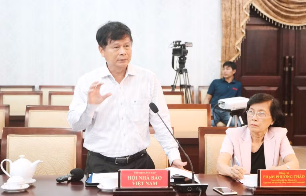 moi co quan bao chi phai nhay ben thong tin nhanh phan bien dung va trung hinh 2