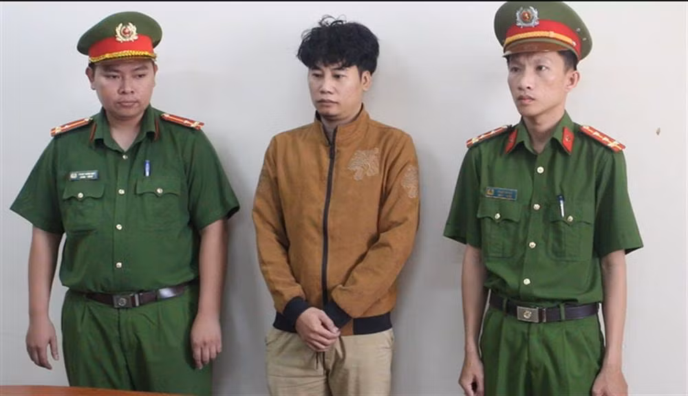 triet pha duong day buon lau hang chuc nghin dien thoai di dong tu campuchia ve tp ho chi minh hinh 2