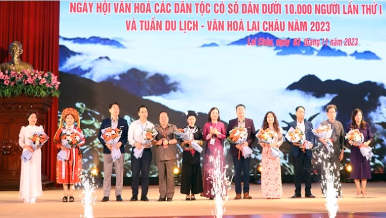 hap dan ngay hoi van hoa cac dan toc co so dan duoi 10000 nguoi hinh 1