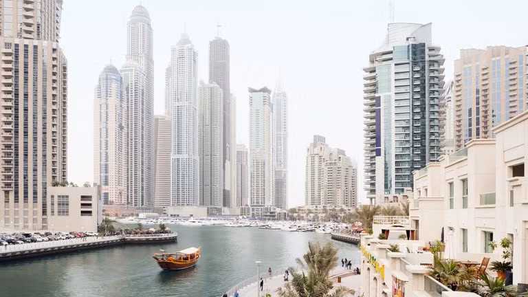 nguoi nga khong con man ma voi bat dong san dubai hinh 1