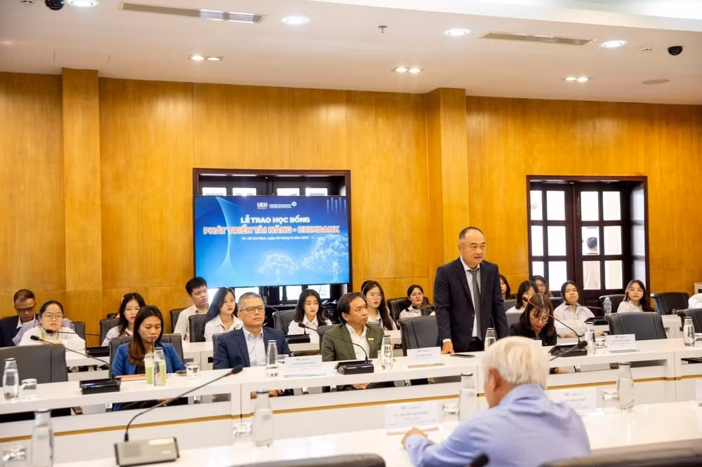 eximbank trao hoc bong tri gia 600 trieu dong cho sinh vien truong dai hoc kinh te tp hcm hinh 2