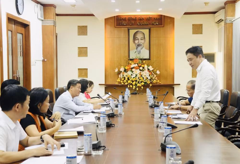 236 tac phamtham du giai bao chi ve xay dung dang tinh khanh hoa lan thu iii hinh 1