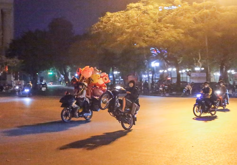 manh tay ngan chan thanh thieu nien lam xiec phong bat mang tren duong hinh 3