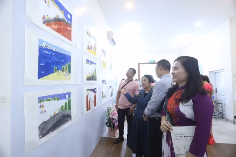 trien lam nhan duyen cua hoa si viet nam han quoc hinh 1
