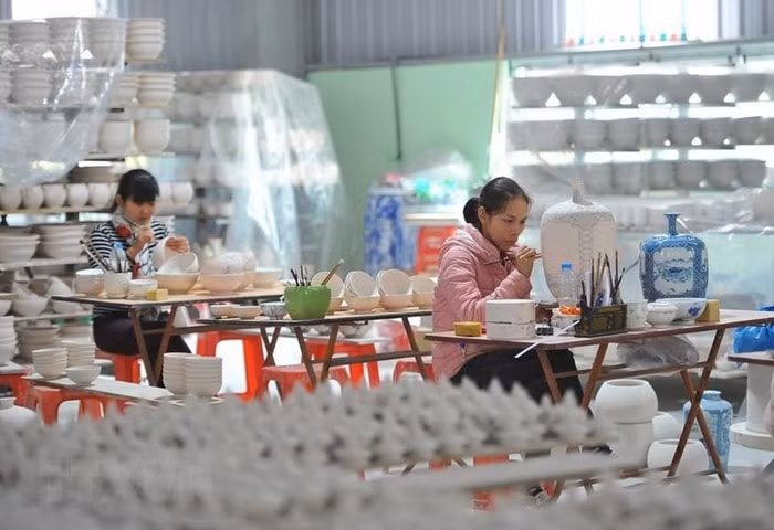 ninh binh phat trien lang nghe gom gan voi du lich hinh 1