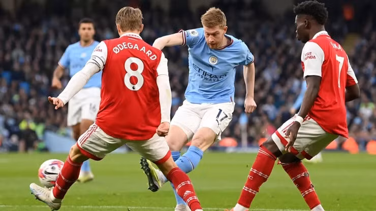 thang dam arsenal 4 1 man city rong cua vo dich ngoai hang anh hinh 2
