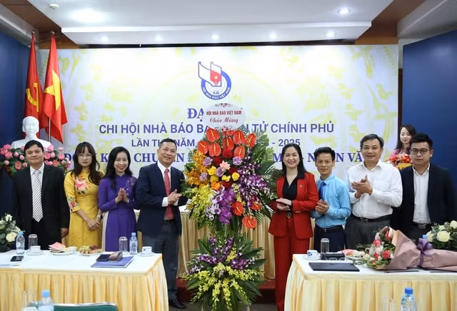 tich cuc doi moi cung cap thong tin day du kip thoi chinh xac ve chu truong duong loi cua dang nha nuoc hinh 3