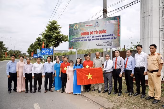 bao nguoi lao dong khanh thanh cong trinh duong co to quoc hinh 1