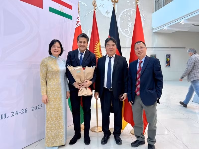 nsut bui cong duy duoc kazakhstan phong giao su danh du hinh 2