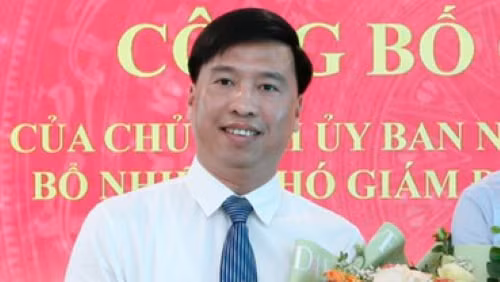 bat pho giam doc so giao thong van tai thai nguyen ve hanh vi nhan hoi lo hinh 1