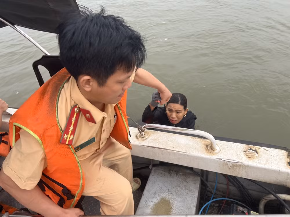 vinh phuc canh sat giao thong duong thuy cuu nguoi bi nan hinh 1