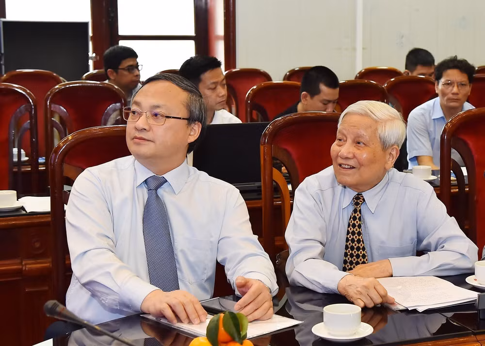 trang thong tin dac biet ve tong bi thu nguyen van linh khoi day tinh than noi va lam trong toan xa hoi hinh 4