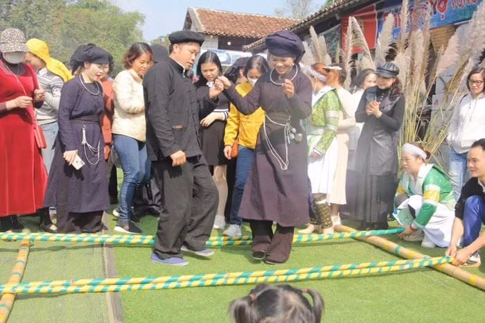 hap dan cac hoat dong ngay hoi non song thong nhat tai lang van hoa hinh 3