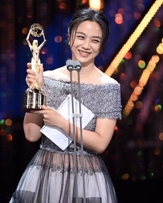dien vien xinh dep thang duy lien tiep gianh giai thuong dien anh lon hinh 1