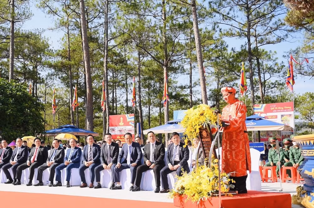 huong ve coi nguon dang huong tuong nho vua hung tai den tho au lac tinh lam dong hinh 2
