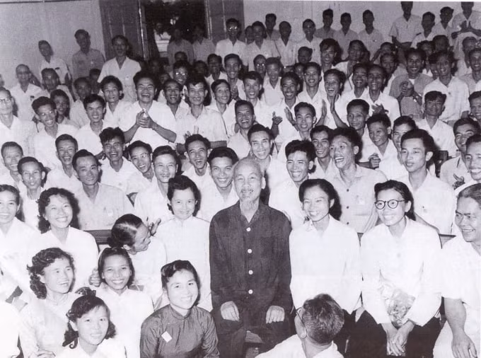 tu dau moc lich su roong khoa hinh 1