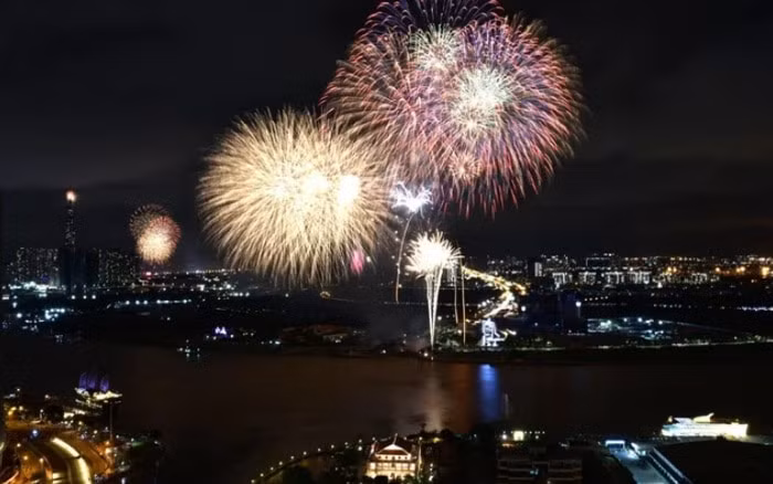 dip le 30 4 tp ho chi minh ban phao hoa tai hai diem hinh 1