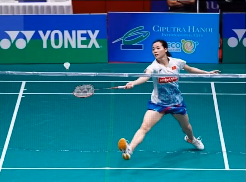 tay vot thuy linh dung chan tai vong 2 giai cau long chau a 2023 hinh 2