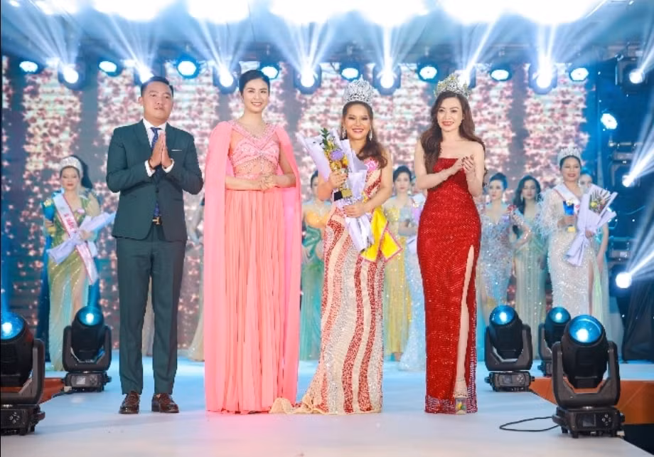 doanh nhan le thi tham dang quang hoa hau doanh nhan thoi dai 2023 hinh 1