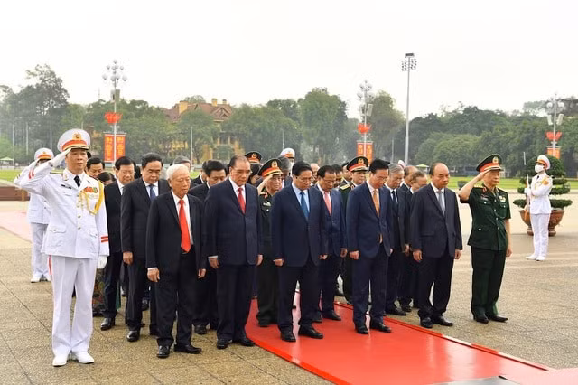 lanh dao dang nha nuoc vao lang vieng chu tich ho chi minh dang huong tuong niem cac anh hung liet si hinh 2