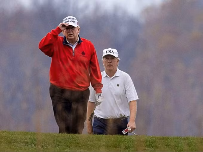 Trump tại Câu lạc bộ Golf Quốc gia Trump ở Sterling, Virginia, vào ngày 21 tháng 11. Ảnh: Tasos Katopodis / Getty Images