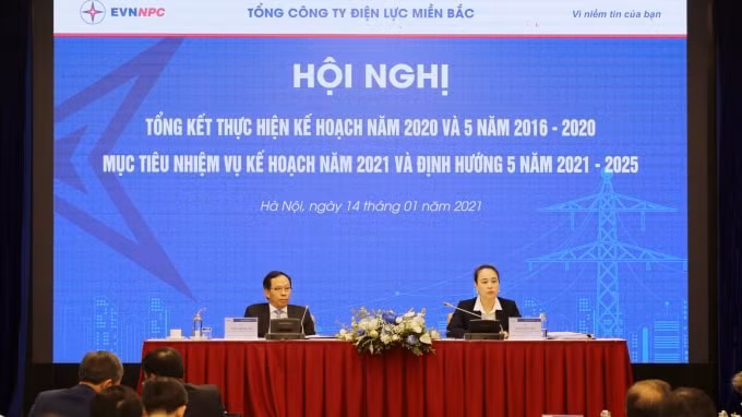Ông Thiều Kim Quỳnh - Chủ tịch HĐTV và bà Đỗ Nguyệt Ánh - TV HĐTV, Tổng Giám đốc EVNNPC đồng chủ trì Hội nghị tổng kết thực hiện kế hoạch năm 2020 và 05 năm 2016-2020; Mục tiêu nhiệm vụ năm 2021 và định hướng kế hoạch 5 năm 2021-2025 vừa diễn ra sáng ngày 14/1/2021 tại Hà Nội.