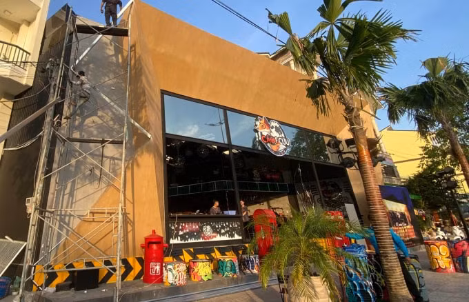 Công trình thiết kế kiến trúc của Cáo và Cừu Beer Garden ở TP Cần thơ bị tố đạo nhái thiết kế kiến trúc của PocPoc Beer Garden tại TPHCM (Ảnh - CK)