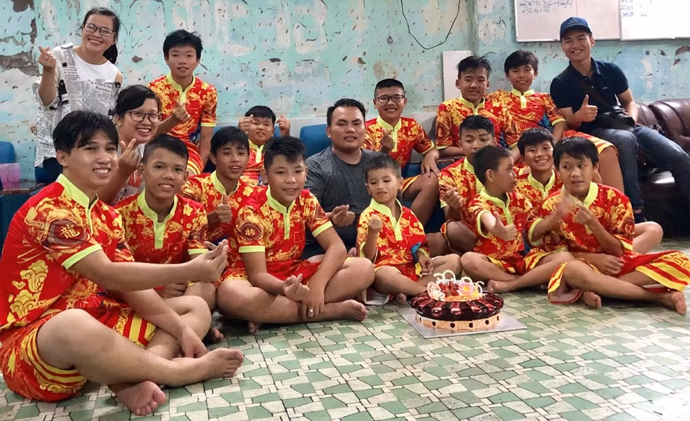 Long Nhi Đường - Đoàn múa lân của tình yêu thương.