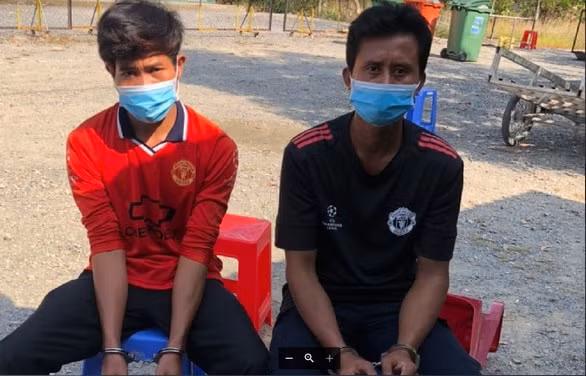 Phua Lô và Bô Mên bị khởi tố ngay khi hoàn thành cách ly 14 ngày. Ảnh: tuoitre.vn