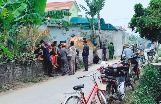 Công an đang khám nghiệm hiện trường