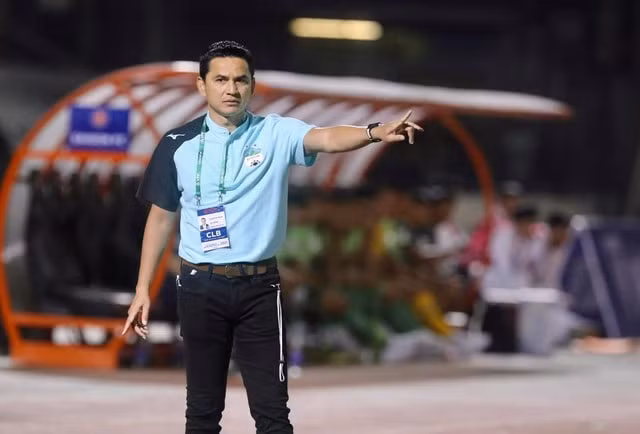 Màn ra mắt không mấy ấn tượng của HLV Kiatisuk tại V.League 2021. Ảnh: internet