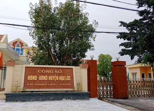 Trụ sở UBND huyện Hậu Lộc (Thanh Hóa) - nơi ông Nguyễn Văn Long và Lê Duy Hưng từng công tác. Ảnh: tuoitre.vn
