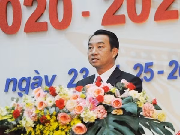 Ông Lữ Quang Ngời, Phó Bí thư Tỉnh ủy, Chủ tịch UBND tỉnh Vĩnh Long được phân công làm Chủ tịch Ủy ban bầu cử tỉnh