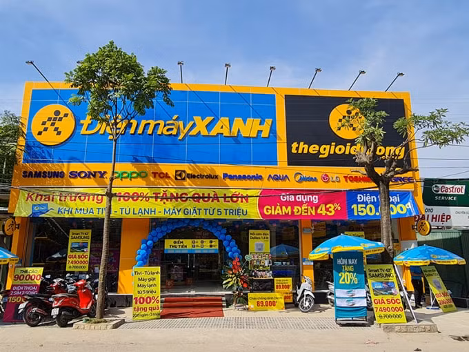 Siêu thị Điện máy Xanh - công trình xây dựng trái phép trên đất nông nghiệp tại số 133 Tân Xuân tưng bừng khai trương ngày 7/11/2021.