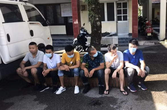 Nhóm người Trung Quốc nhập cảnh trái phép vào Việt Nam từ đường biển bị lực lượng chức năng bắt giữ. Ảnh: V.A