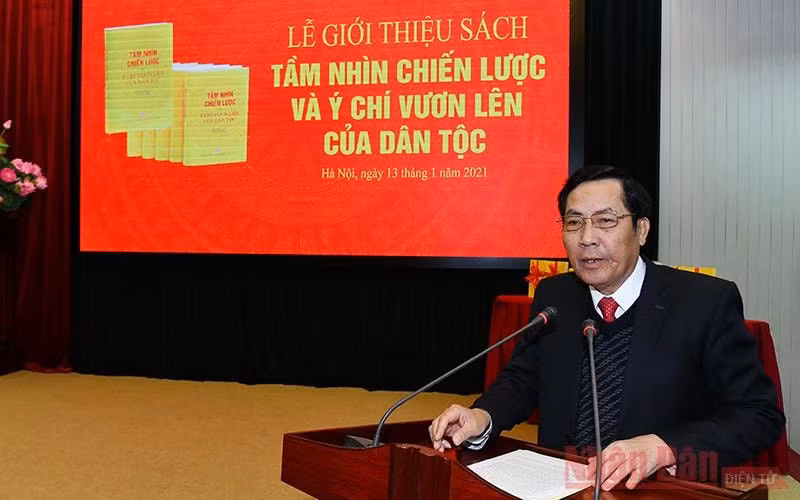 Nhà báo Thuận Hữu - Ủy viên Trung ương Đảng, Tổng Biên tập Báo Nhân Dân, Phó Trưởng Ban Tuyên giáo Trung ương, Chủ tịch Hội Nhà báo Việt Nam phát biểu tại buổi lễ.