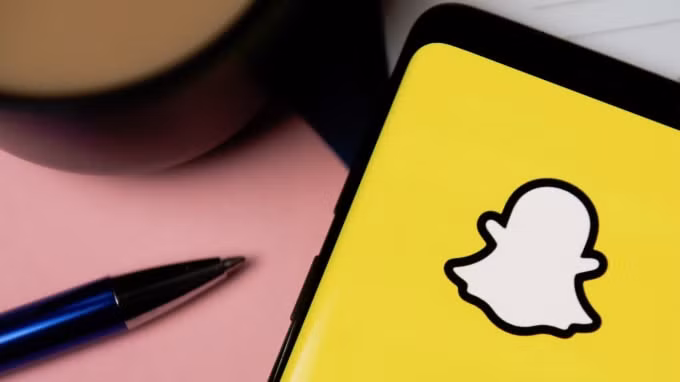 Snapchat quyết định xóa vĩnh viễn tài khoản của Tổng thống Donald Trump - Ảnh: Reuters