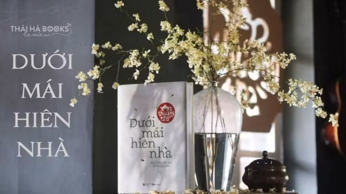 Bìa sách “Dưới mái hiên nhà”.