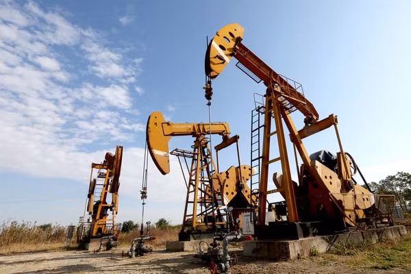Saudi Arabia vừa thông báo sẽ cắt giảm sản lượng dầu khai thác thêm 1 triệu thùng/ngày