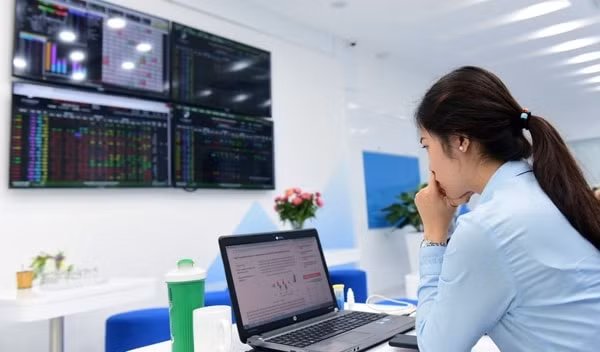 Nhờ dòng tiền lớn đổ vào, thị trường chứng khoán được dự báo tiếp tục mạch tăng điểm