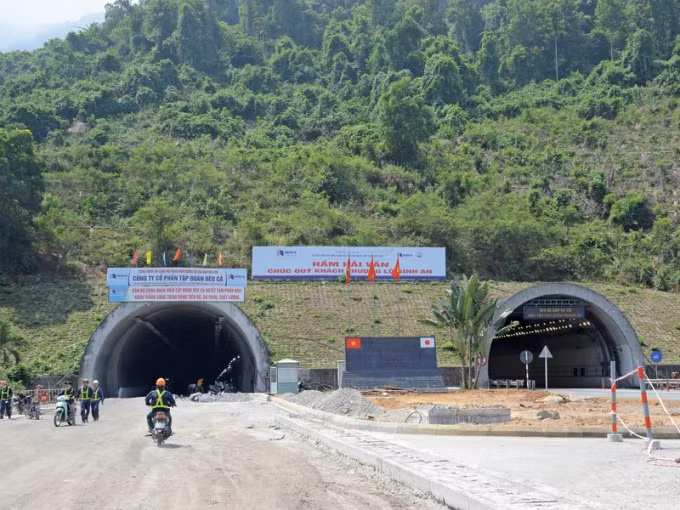 Bộ GTVT vừa có văn bản báo cáo Thủ tướng Chính phủ tháo gỡ khó khăn, vướng mắc để dự án hầm Hải Vân 2 sớm đi vào khai thác. Ảnh: TL