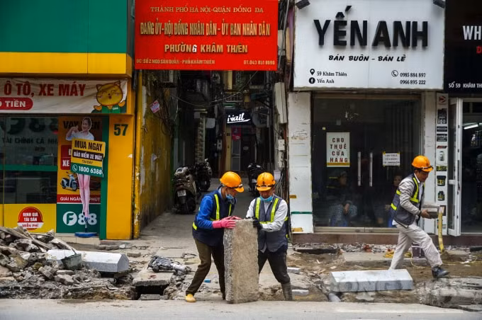 Chủ một cửa hàng kinh doanh trên phố Khâm Thiên than thở: 