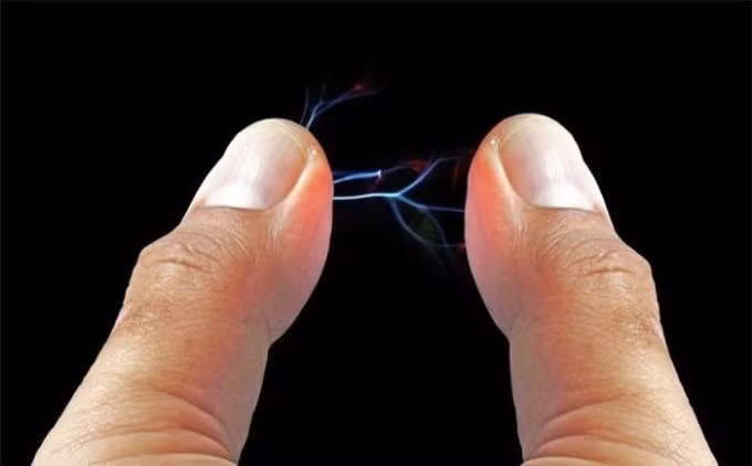 Hiện tượng tĩnh điện tuy hơi khó chịu nhưng không gây ảnh hưởng đến sức khỏe.