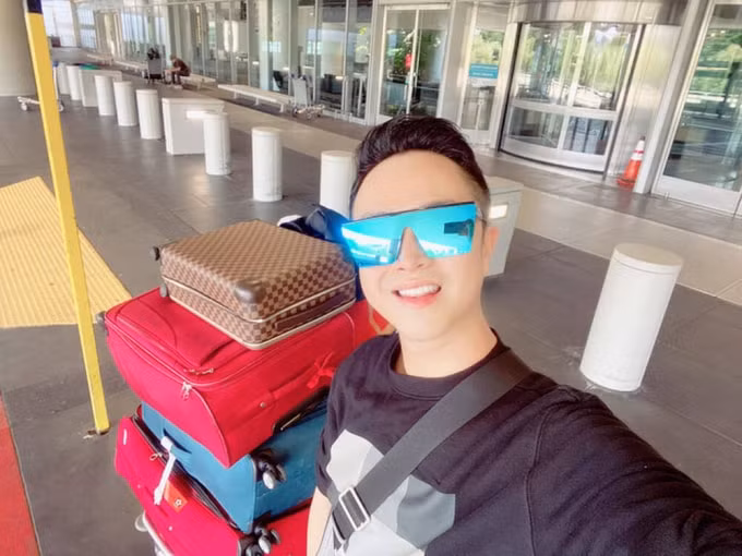 Nhật Tinh Anh sang Mỹ giữa dịch COVID-19.