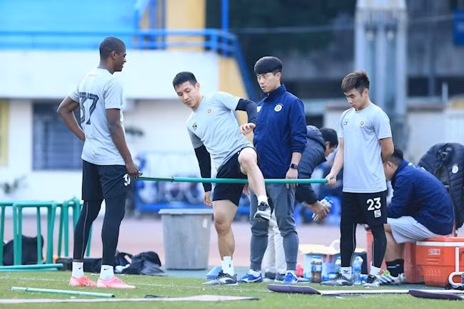 Hùng Dũng trở lại tập luyện cùng Hà Nội FC. Ảnh: internet