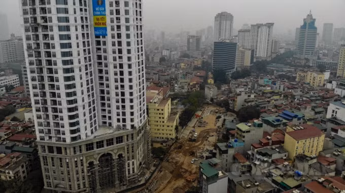 Dự án đường Huỳnh Thúc Kháng kéo dài có tổng mức đầu tư gần 350 tỷ đồng. Khi được hoàn thành, dự án sẽ góp phần kết nối hệ thống các đường giao thông chính trong khu vực trung tâm, giảm tải cho đường Nguyễn Chí Thanh, đường Láng (thuộc vành đai II) và đường Đê La Thành (thuộc vành đai I, đoạn Voi Phục – Giảng Võ).