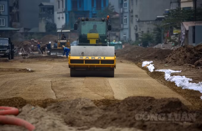 Được biết, đến hết năm 2020, UBND quận Đống Đa đã phê duyệt phương án bồi thường, hỗ trợ và tái định cư với 33 trong số 72 hộ dân. Tuy nhiên, mới có 6 hộ bàn giao mặt bằng với diện tích khoảng 800 m2; trong số 16 tổ chức, 9 đơn vị đã bàn giao mặt bằng với diện tích khoảng 20.000 m2.